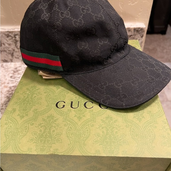 Gucci Black Cap with Red and Green Stripe
